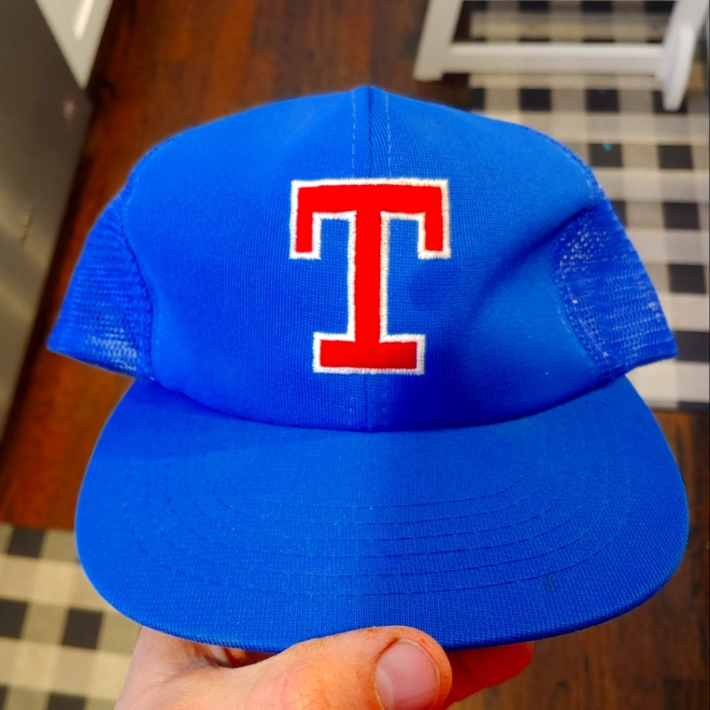 Vintage MLB Texas Rangers Snap back baseball hat with embroidered T.